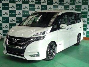セレナ　ハイウェイスター　Vセレクション